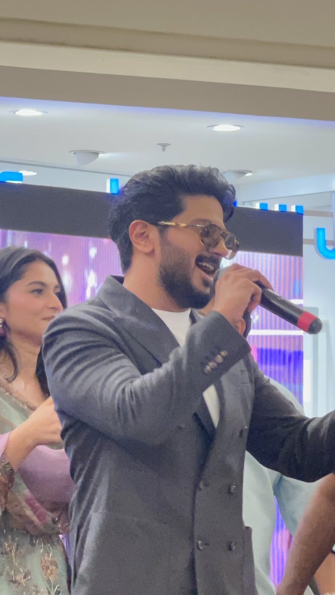 10gMedia's tweet photo. DQ singing and dancing on stage | Dubai | #ImGame team | Jakes Bejoy | Kayadu | Pepe | Samyuktha

Watch -  https://t.co/G5s98yKFl6 

#DulquerSalmaan #DQ https://t.co/2mf2uYVs24