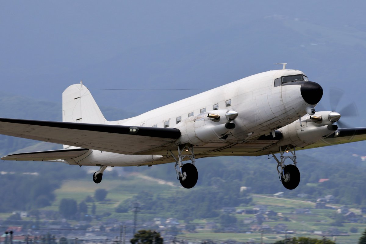 NRT0324's tweet photo. 26.09.02 RJNT/TOY
Metatek-Group Ltd
DC-3-65TP N882TP
富山下道アタック4回目でやっと80年戦士のDC-3を撮る事が出来ました🎊🎊
#富山空港 https://t.co/0CIImreUMe