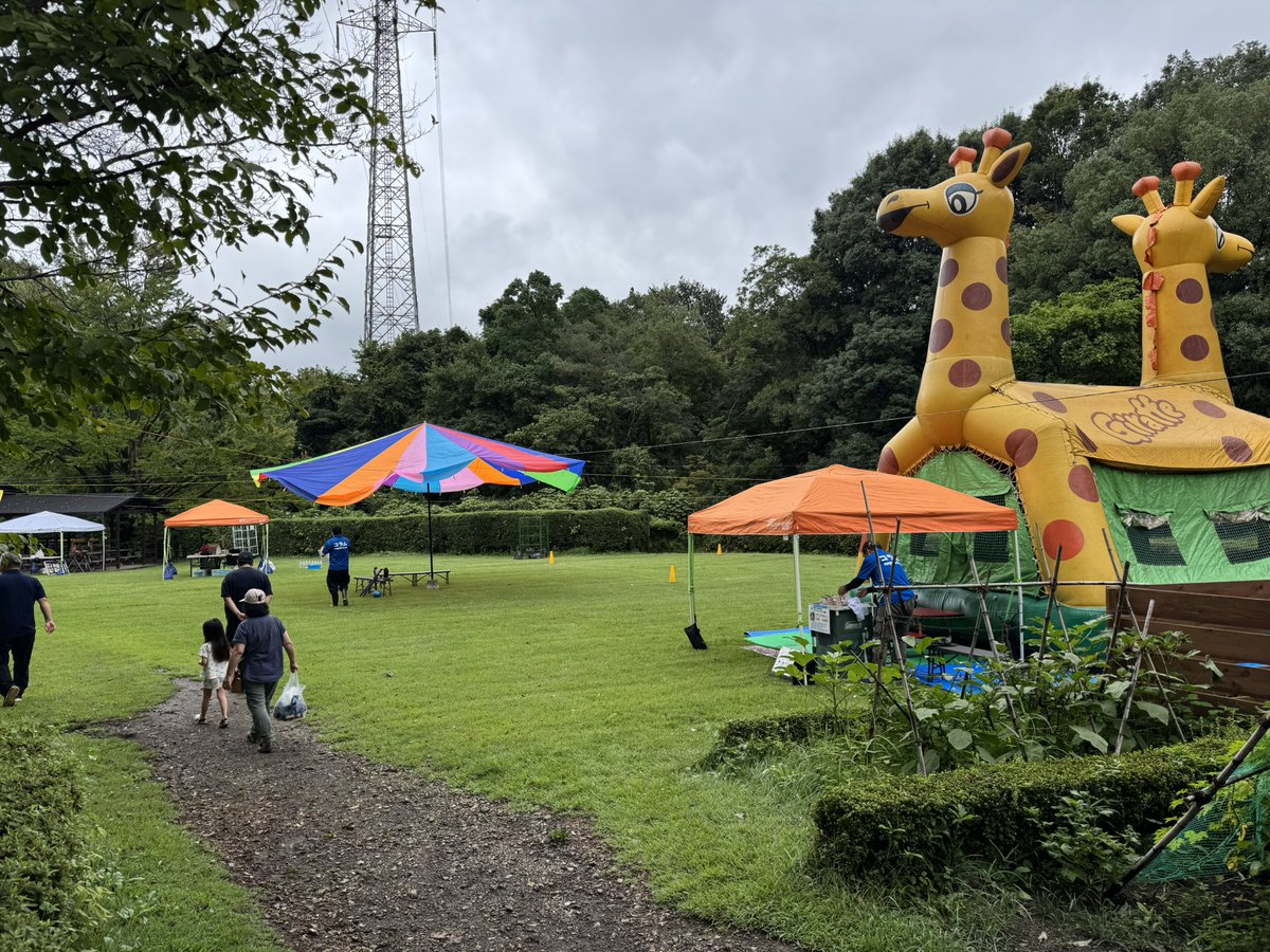 chikozan_5301's tweet photo. 「夏のわくわくキャンプまつり」開催中です⛺️

クラフト体験や火起こし体験、キッチンカーの出店など様々なコーナーがございます！

皆様のご来園お待ちしており���す🙇‍♂️

#狭山市 #夏 #キャンプ #イベント #おでかけ https://t.co/GREsy6jCWX