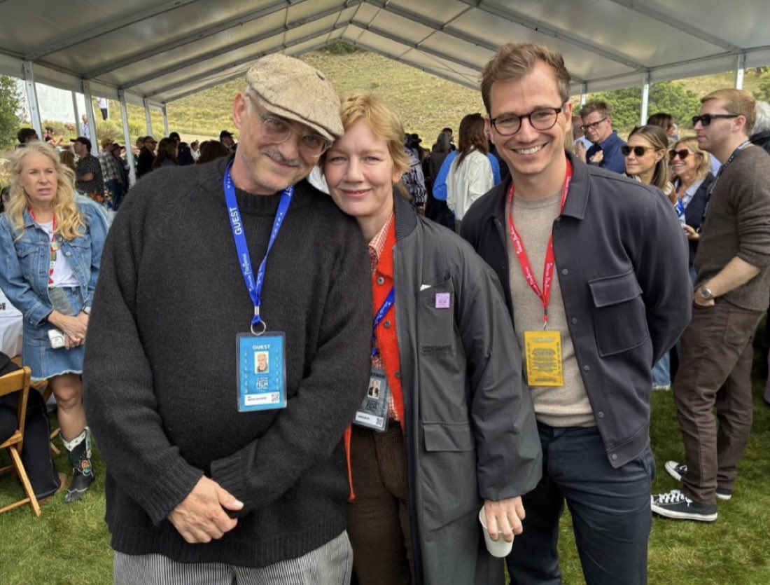 hullerupdates's tweet photo. Sandra with director, Markus Schleinzer, and film producer, Johannes Schubert at the Telluride Film Festival. #TeamRose
📸 cinetic_media via Instagram https://t.co/4Keevz6rOe