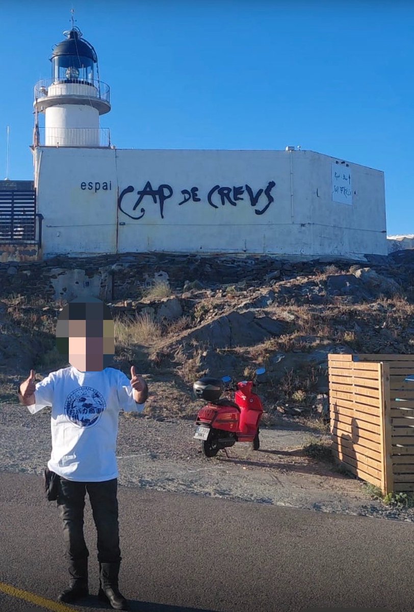 c_cub110's tweet photo. 海を渡った「おバカ商事Tシャツ」
スペインのトニーがあちこち走り回ってくれてる😁👍
来年はSSTR出る気マンマンらしい🤣
#SSTR #おバカ商事 #カブ #ラフロ https://t.co/niMX9sKqGl