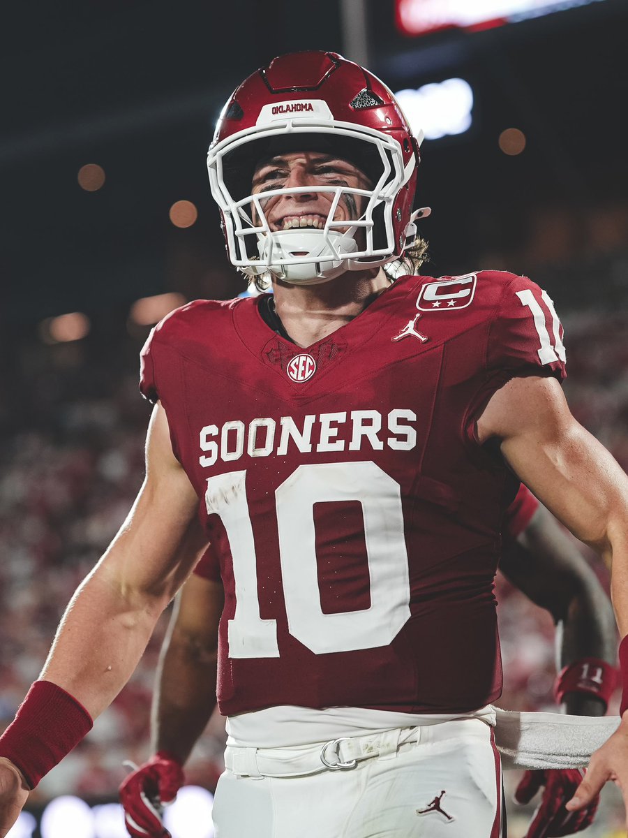OU_Football's tweet photo. 🔟’s season opener:

11/17 
225 yards
3 TDs https://t.co/7E4FMITL6P