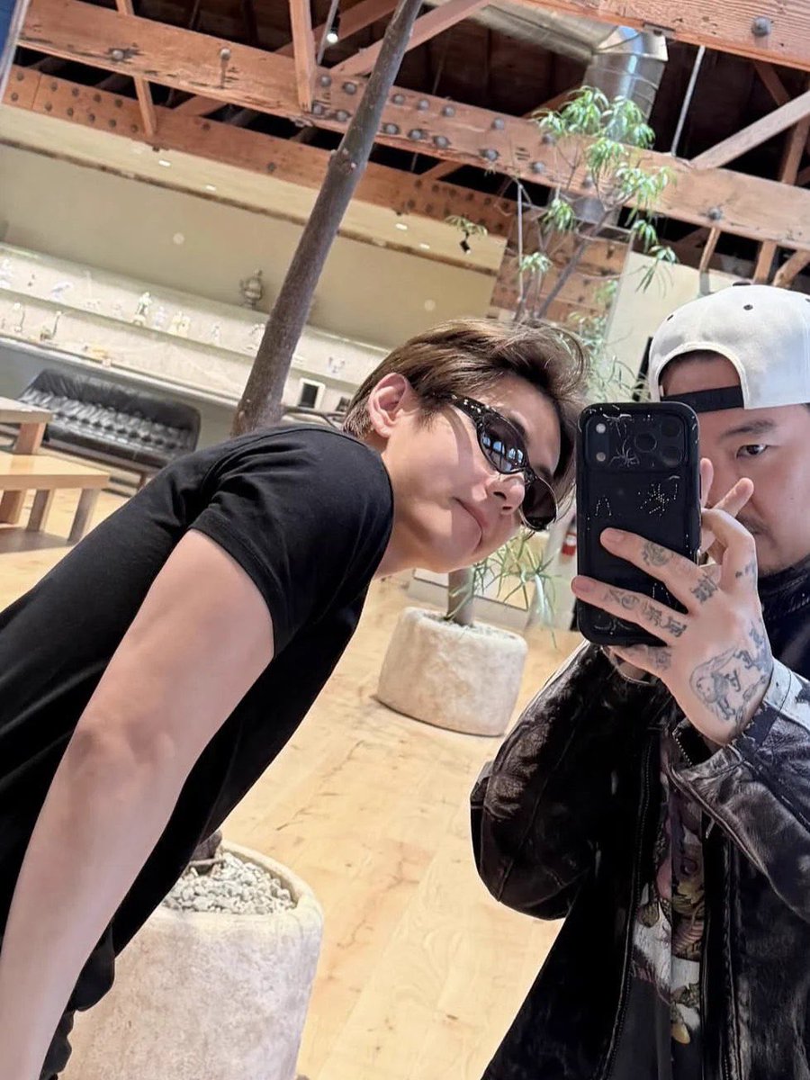 sttrode's tweet photo. Hangout with professional tattoo artist Dr. Woo. https://t.co/Zl6qKHxDFj