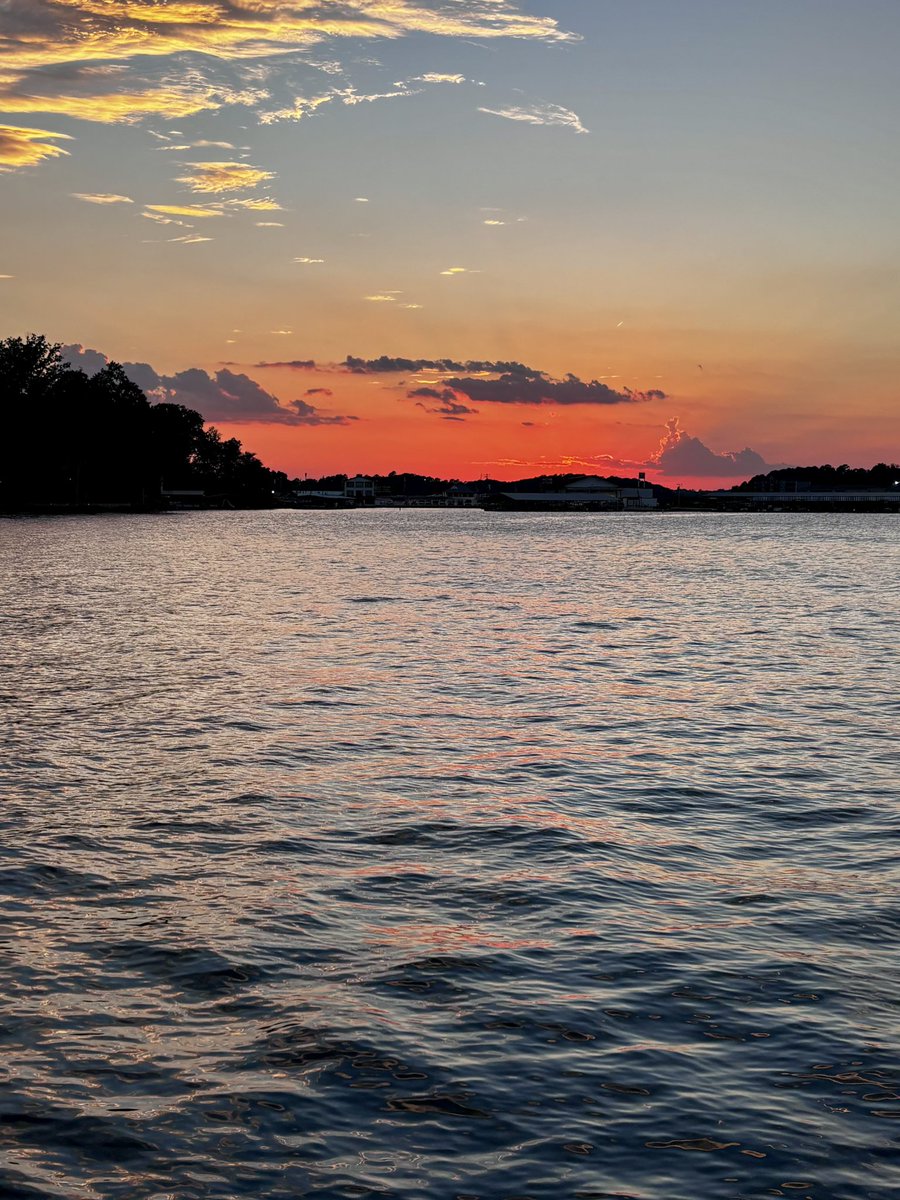 TerryALee32's tweet photo. Beautiful start to Labor Day weekend!! https://t.co/Eo2PNSVlLa