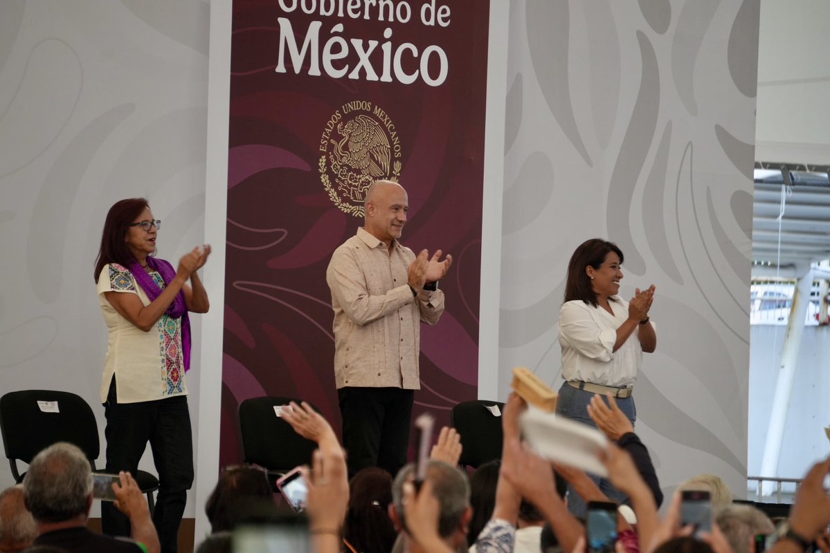 SICTmx's tweet photo. Durante la presentación del Informe #HonestidadYResultados, en el que participó el secretario de Infraestructura, Comunicaciones y Transportes, Jesús Esteva Medina y equipo del @GobiernoMX, la Presidenta @Claudiashein apuntó las acciones que se llevan a cabo en Aguascalientes:

👷 Repavimentación de carreteras federales en el estado.

⚒️ Construcción del Puente Las Margaritas.

🛣️ Ampliación de la carretera Osiris-Aguascalientes.