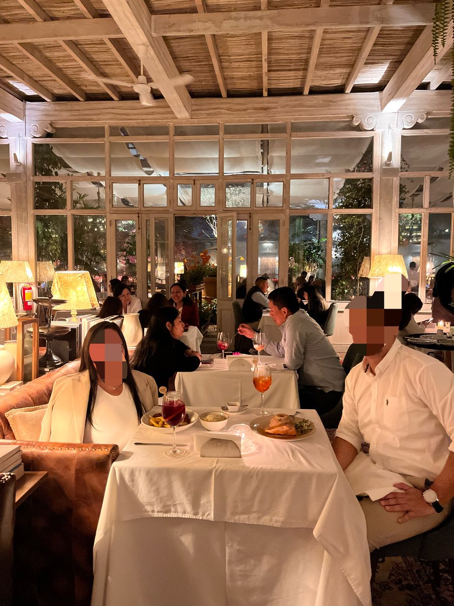 AndyAnisw's tweet photo. Hoy tocó salir a cenar , un club que recomienden para ir mañana a conocer xfa https://t.co/qSWiGlYoSy