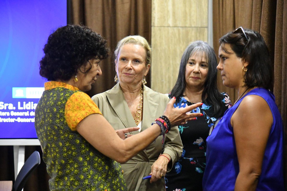 MayraArevich's tweet photo. Hoy sostuvimos un encuentro con la Sra. Lidia Brito, Subdirectora General de la @UNESCO, donde compartimos los avances de #Cuba en la construcción de una #InteligenciaArtificial ética, inclusiva y al servicio de todos. 
#Cuba #UNESCO #ÉticaIA #CooperaciónInternacional
1/3 https://t.co/kQxwVOtD6n