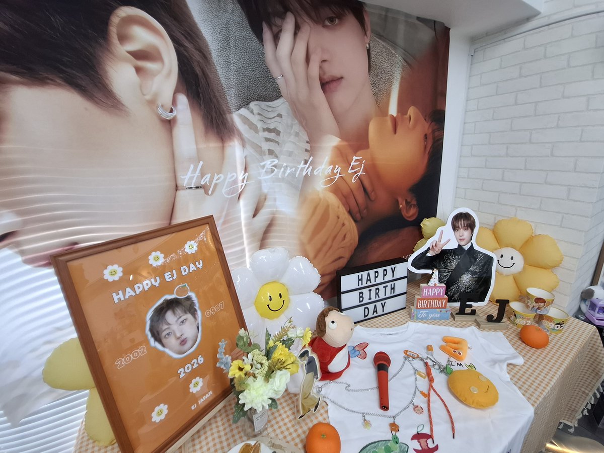 mijyuim's tweet photo. EJセンイルカフェ🥳🩷🧡🍊
可愛すぎるーーー😭
#YOIZCAFE https://t.co/02lP0A1hFa