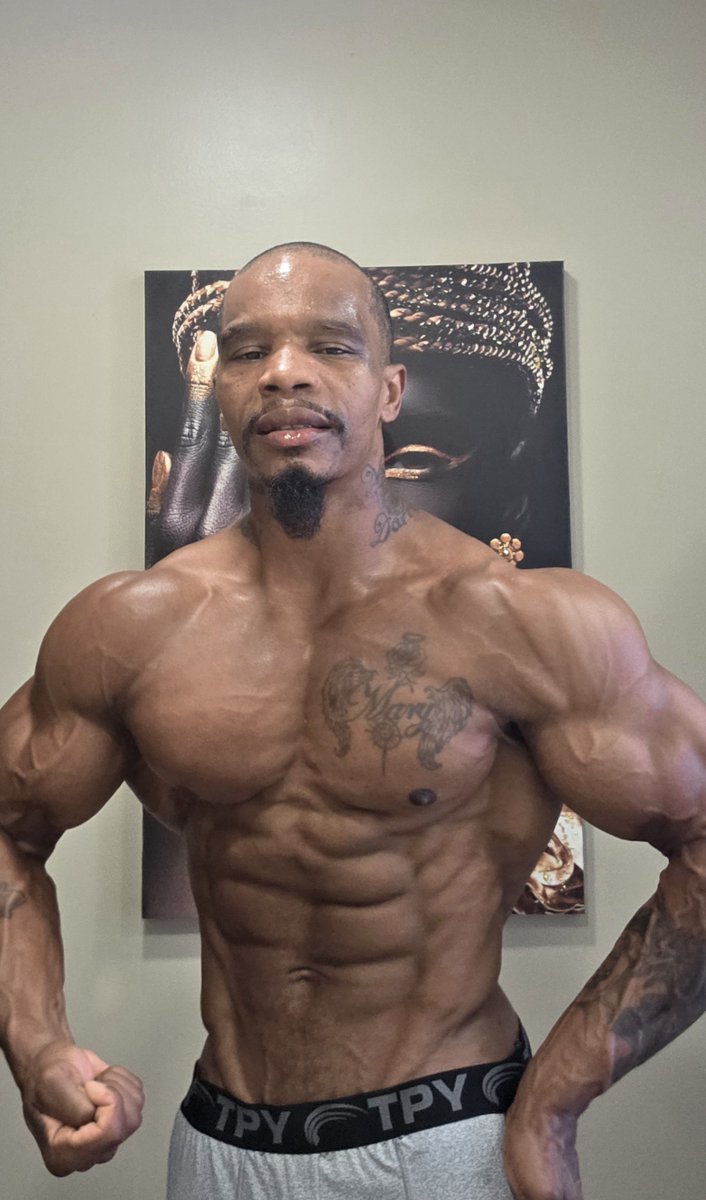 MrAmbition19's tweet photo. The only thing matters are results 💪🏽 💪🏽 ima beast #Dedication https://t.co/81FhVs8Fxb