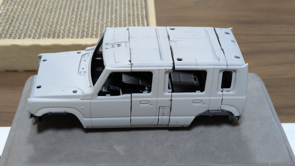 kenjihiroki's tweet photo. フジミ1/24車NEXTのジムニーシエラ（3Dr）をベースにノマド（5Dr）に改修
最初に切り刻んだときはどうなることかと思いましたが…なんとか完成しました！
#フジミ模型 https://t.co/MBnvEPGohE