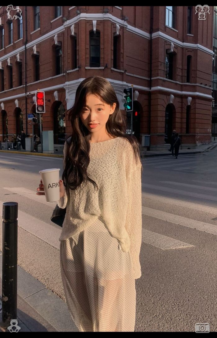 s0shin91's tweet photo. 🍑A contemporary author's book showcase — recently acquired a fresh title. Clara and Elias kept up their weekly park outings, enjoying meals outdoors, nurturing the sunflower, crafting new experiences, and filling the photo album with additional snapshots, their affection stren https://t.co/fFLIhPK9pH