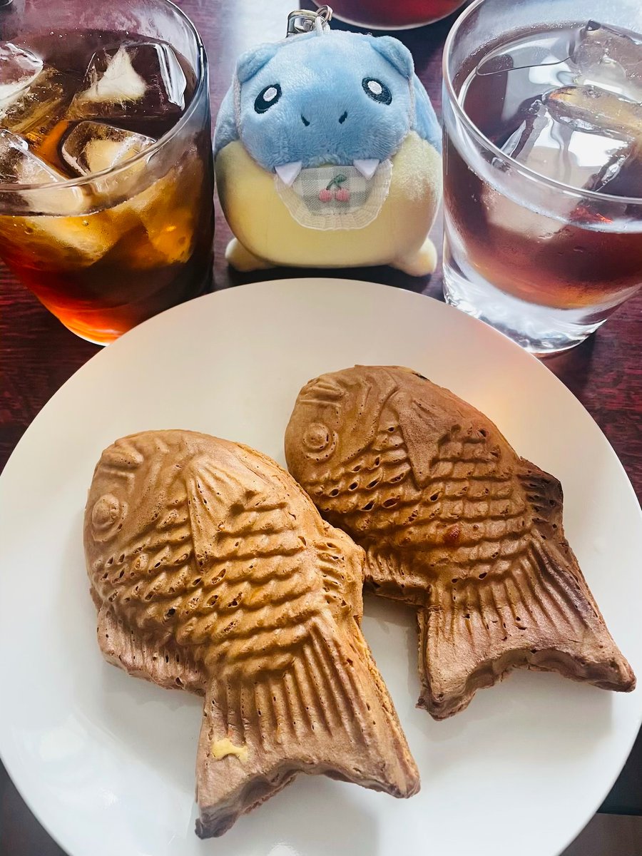 asakotofuji's tweet photo. 美味しいたい焼きだよ、タマちゃん https://t.co/LwvRyL0EMj