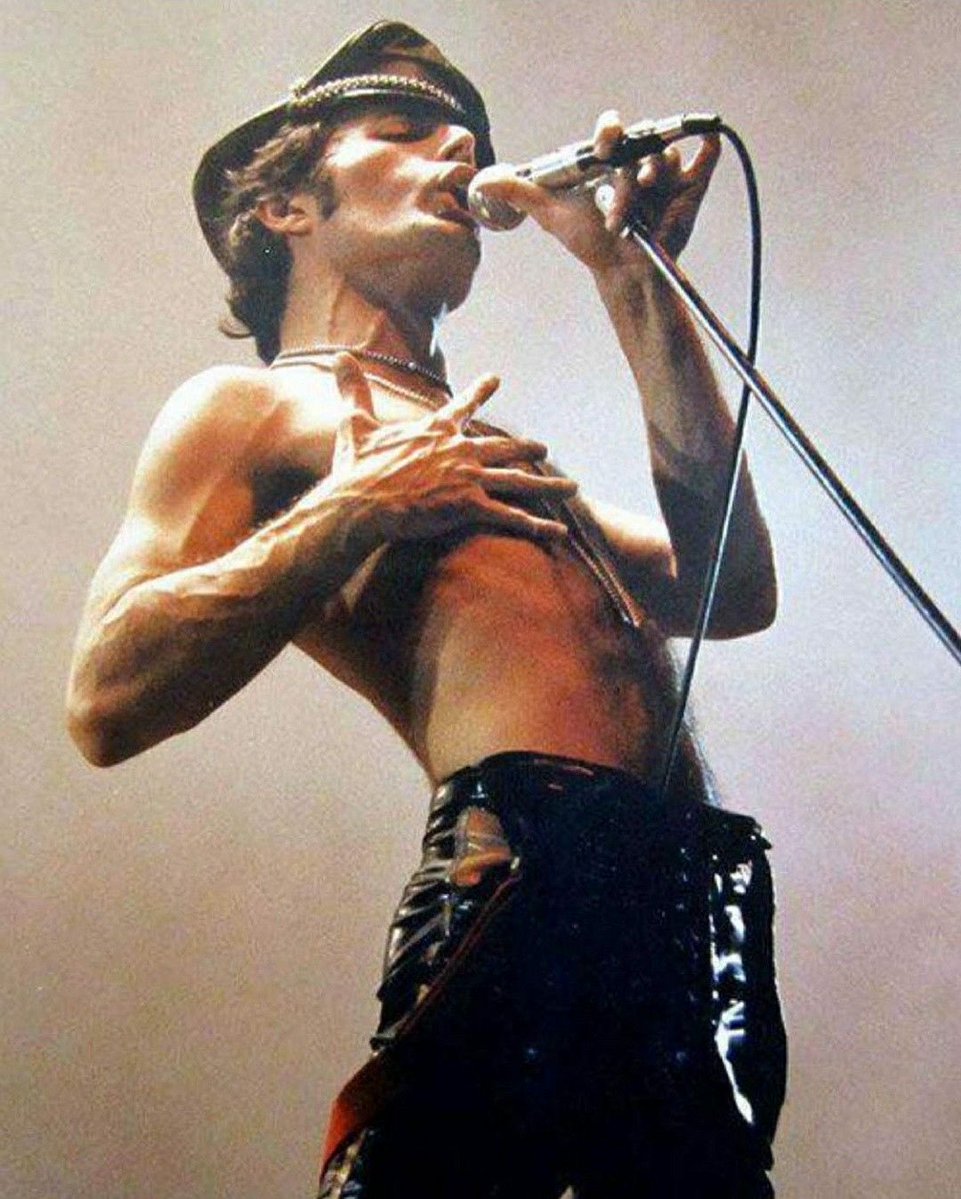 iordanaispunk's tweet photo. happy birthday to us my darling freddie mercury https://t.co/BwP7DuSbCP