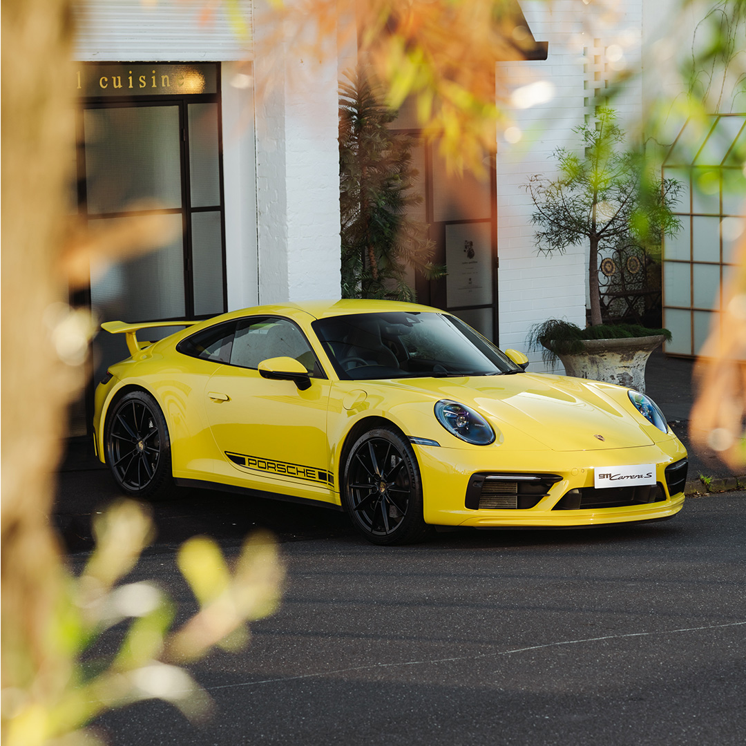 JanellaCuergz's tweet photo. Hiệu năng đỉnh cao hòa quyện cùng diện mạo nổi bật. 911 Carrera S màu Vàng Racing. Ghé thăm Porsche Studio Brisbane. https://t.co/fah5nUwxgr