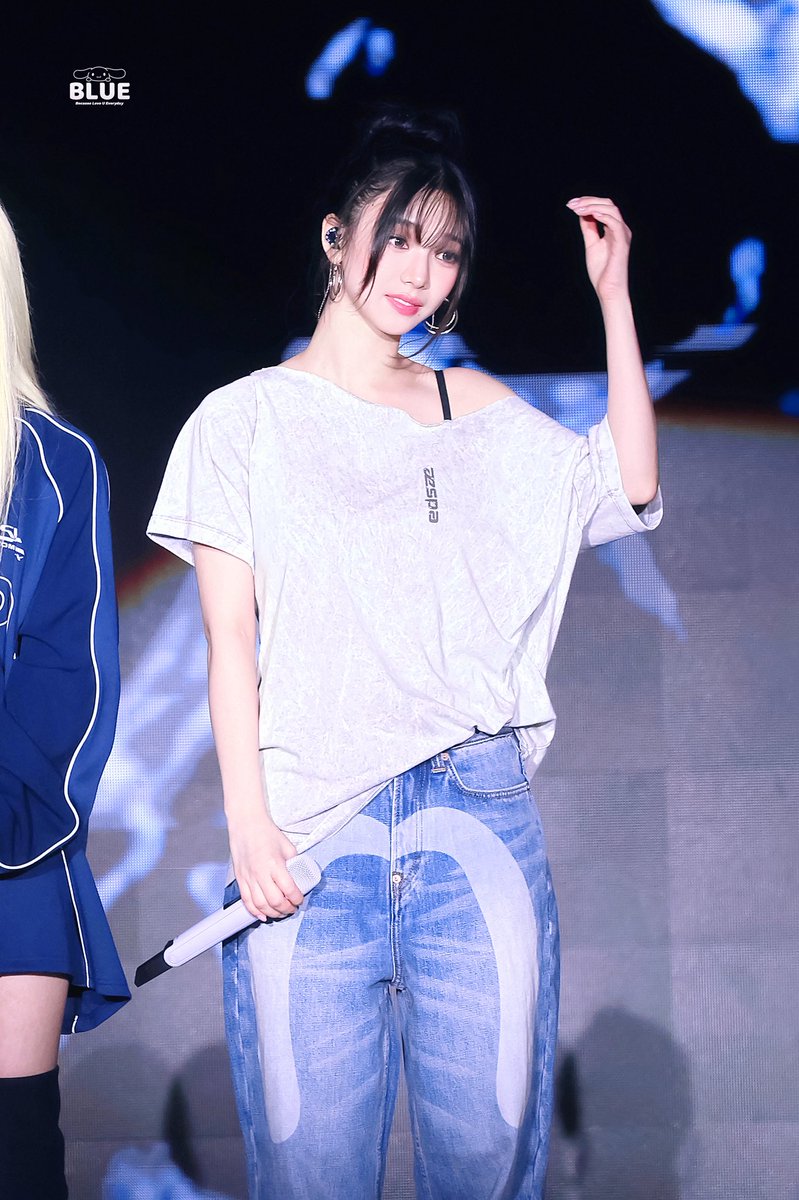 blue_karina_'s tweet photo. 260904 São Paulo

#카리나 #Karina
#에스파 #aespa https://t.co/J6pdEK5o28