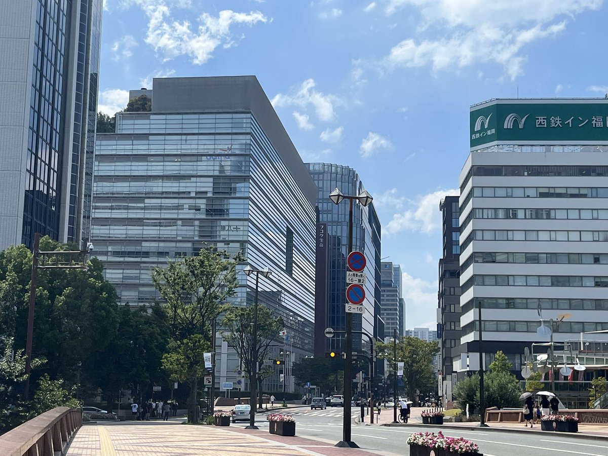 reozon_terminal's tweet photo. 福岡、圧倒的に都会なんだけど名古屋と張り合えるほどの大都会かというと流石になんとも言えない気がした。
めちゃくちゃに勢いがあるアホでかい地方都市って印象 https://t.co/VKmp9XxHhi
