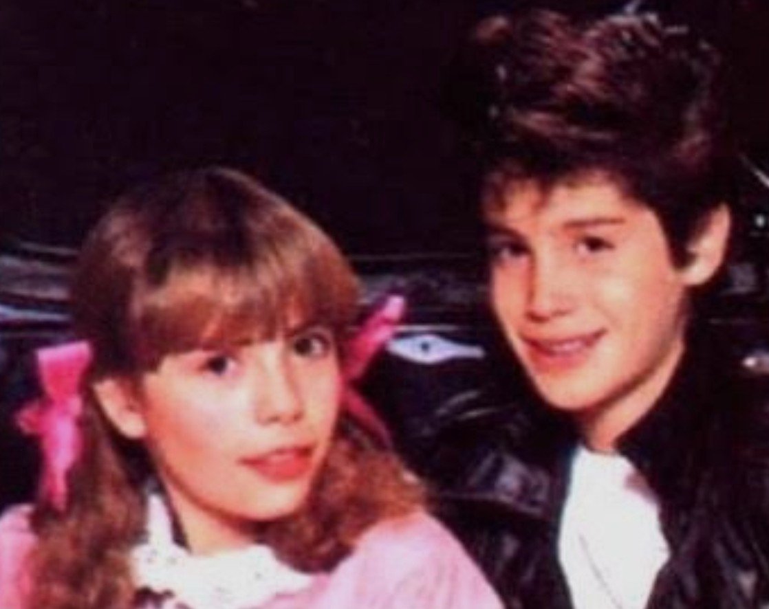 HCORL's tweet photo. @alancapetillo Se debe presentar bien a la víctima. No hablo de la víctima "Sasha mujer adulta sino de Sasha la niña" de 14 años que tuvo una relación con un hombre adulto de 39 años y que además era su jefe en medio de un mundo de vanidades dónde normalizaron un delito que siempre ha existido. https://t.co/yTWnTfPboN