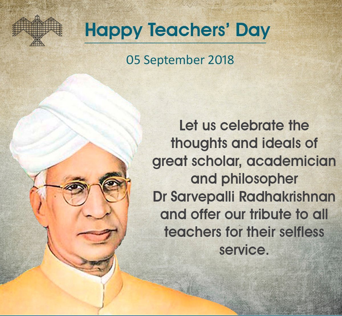 livingaskk's tweet photo. అప్పట్లో టీచర్ అంటే భయం.. హోంవర్క్ చేయకపోతే ఏమవుతుందో అని ఒక టెన్షన్.  క్లాస్‌లో అల్లరి చేస్తూ పట్టుబడితే అందరిముందు తిట్లు తినడం, బెంచ్ మీద నిలబడటం.. ఇవన్నీ అప్పట్లో చాలా పెద్ద శిక్షలుగా అనిపించేవి.

స్కూల్ డే, స్పోర్ట్స్ డే, పిక్నిక్‌లు అంటే మనకే కాదు.. టీచర్లకూ ఒక రకమైన ఉత్సాహమే. బస్సులో పాటలు పాడుకుంటూ వెళ్లడం, టీచర్లను ఆటపట్టించడం, వాళ్లు మనల్ని కంట్రోల్ చేయడానికి ప్రయత్నించడం.. ఆ రోజుల్లో ఎంత ఎంజాయ్ చేశామో ఇప్పుడు గుర్తొస్తే తెలుస్తుంది.

ఎగ్జామ్ టైమ్‌లో “చదువుకోండి, తర్వాత బాధపడకండి” అని చెప్పేవాళ్లు. అప్పట్లో వినేవాళ్లం కాదు.

అయినా మనం ఏదైనా బాగా చేస్తే వాళ్ల ముఖంలో కనిపించే సంతోషం మాత్రం వేరే.

ఇప్పుడు మనలో చాలామందికి కొంతమంది టీచర్లు ఎక్కడున్నారో కూడా తెలియదు. కానీ వాళ్ల గొంతు, క్లాస్‌లో చెప్పిన కొన్ని మాటలు, మనల్ని తిట్టిన సందర్భాలు.. ఏదో ఒకటి మాత్రం గుర్తుండిపోతూనే ఉంటుంది.

మన జీవితంలో ఎప్పుడో ఒకప్పుడు “సార్” లేదా “మేడమ్” అని పిలిచిన ప్రతి గురువుకీ.. ఉపాధ్యాయ దినోత్సవ శుభాకాంక్షలు. ❤️🙏