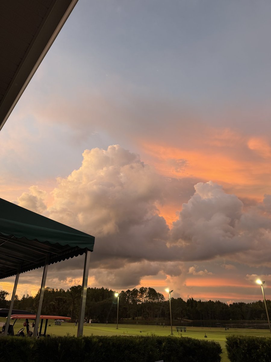 KevinPetschow's tweet photo. The Friday Fun League at @HeritageIslesFL in the @CityofTampa was “fun” under sunny, rainy, thunder &amp; lightning conditions. 👍🌞☔️ 🌧️ ⛈️⚡️
Photos courtesy of Rachel &amp; Peter Haviland. Thank you. 📸🤳👏👏
#fridayfunday | #TeeItHigh | #LetItFly 🆙🔝🚩⛳️ https://t.co/HDhswElhcg