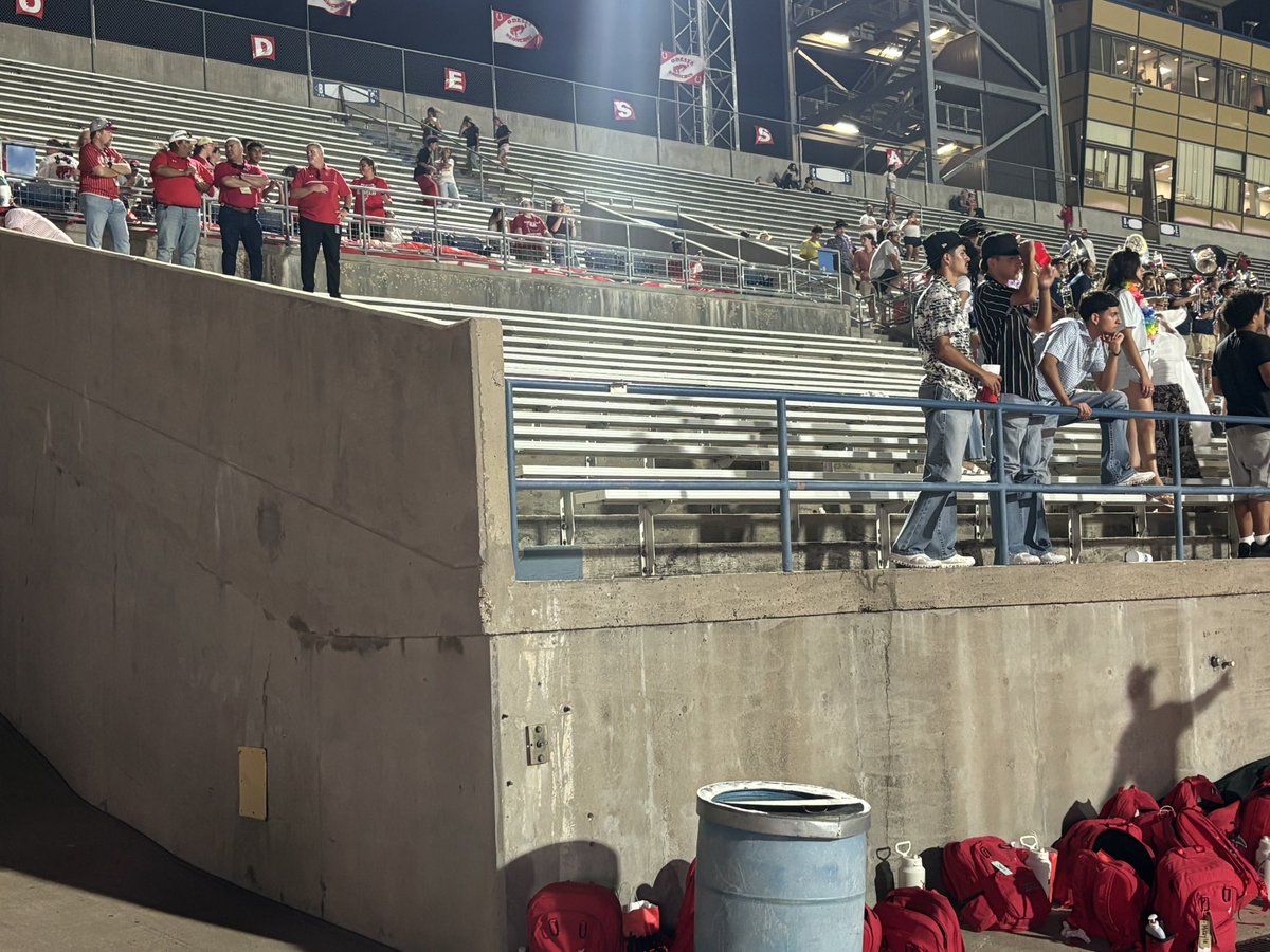 ECISDAthletics's tweet photo. 🏈 BRONCHOS 19— EL PASO 11
NEW WEEK. NEW CHALLENGE. SAME BRONCHO PRIDE!
Proud of our @OHSBronchoFB kids & coaches as they continue to LEAD THE TEXAS WAY! 💪🏈 @BigRedBronchos @KeeleySBoyer @EctorCountyISD
C.U.L.T.U.R.E
#Bronchos #TexasWay #BroncoPride https://t.co/6DxB7ddnYH