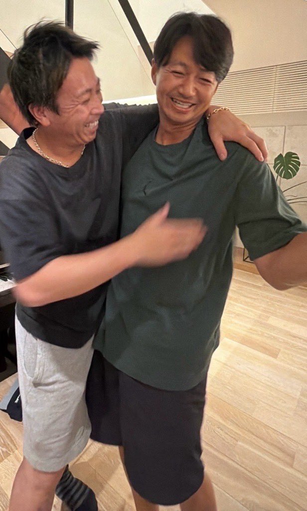 chibalotte_pr's tweet photo. #益田直也 投手より、先日250セーブをお祝いする食事会を行った際の写真を提供いただきました。
「引退と聞いて自然と色々な懐かしい写真とか振り返りまくっています」と益田投手。
#chibalotte #広報 #唐川侑己 https://t.co/8hDpknooV6
