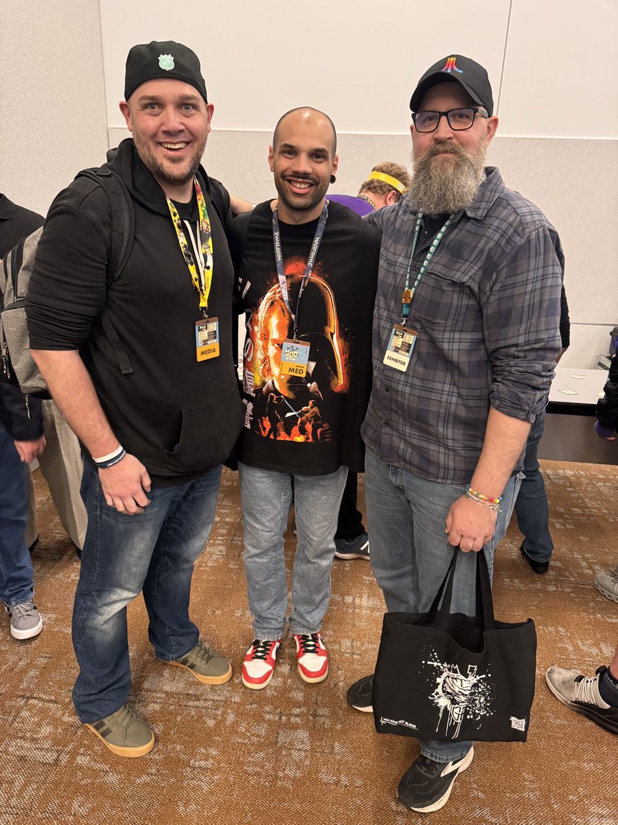 iamcoreyinhd's tweet photo. Finally saw @avgjoe227 from @GuardiansMH again for the first time in 2 years. He’s genuinely one of the greatest people I’ve ever met, giving me the strength to take the step to learn more about my mental health and get better. I can’t ever thank you all enough. #PAXWest #BeBetter