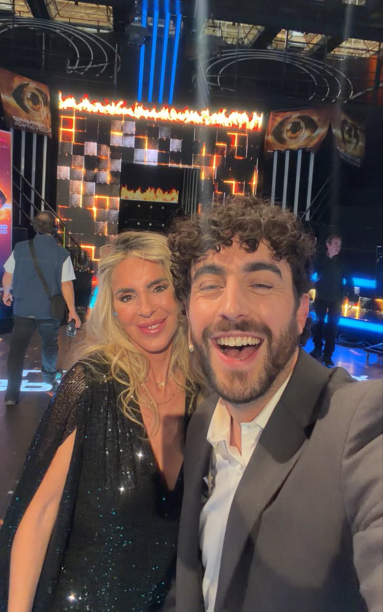 ulisesapostolo's tweet photo. SELFIE POR JUEGO 💋💋💅😘😘 https://t.co/jawFsqsbHd
