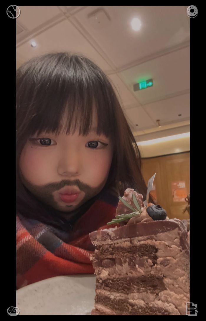 fermarqueti's tweet photo. The scent of chocolate and nut cookies permeated the entire home. As she opened her eyes, Elias was beaming at her, clutching a bunch of daisies. "Rise and shine, darling," he greeted. "I figured these would brighten your day—they remind me of the ones from your very first s https://t.co/AK5xDJOhe4