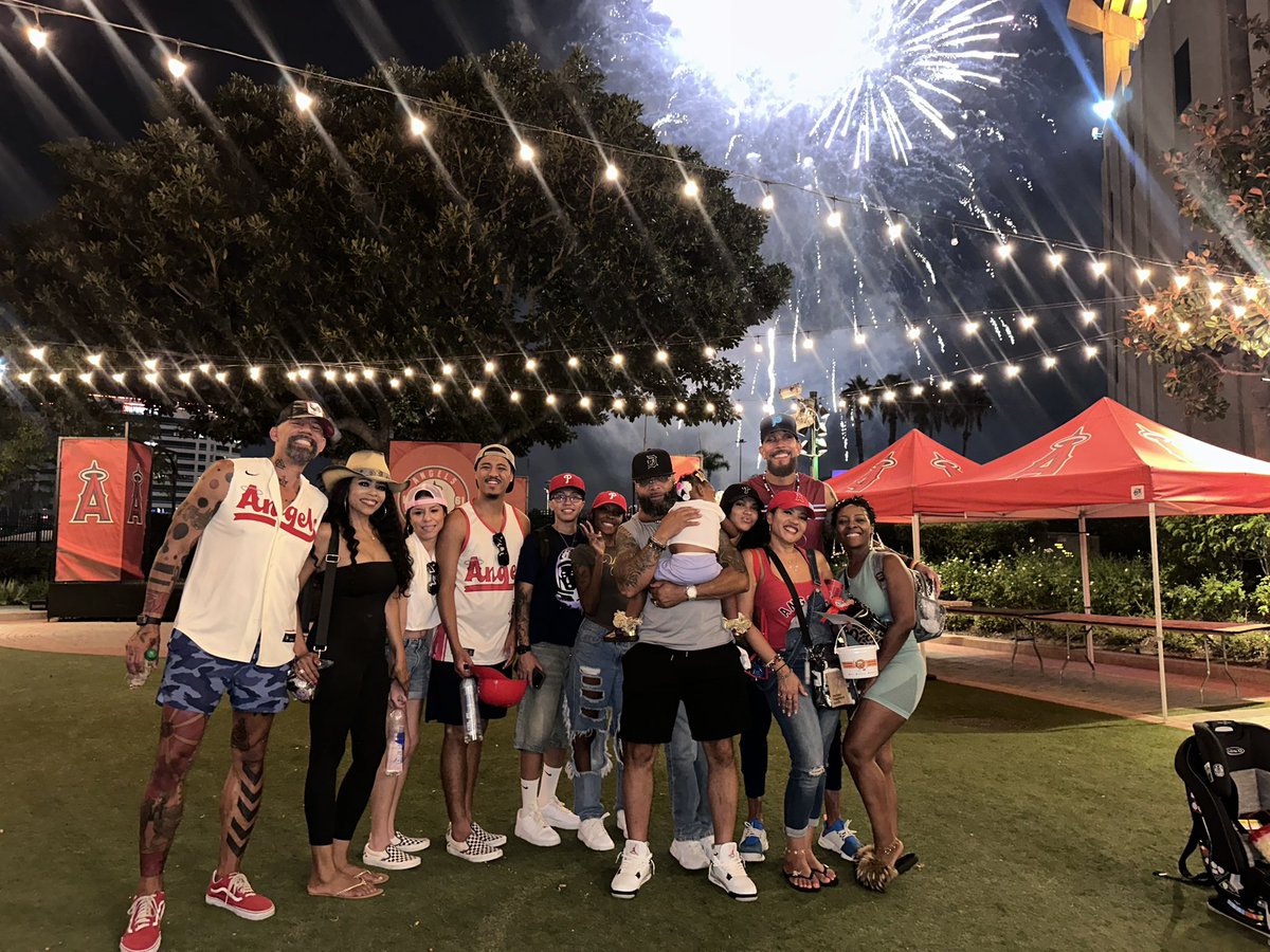 phillyphan18's tweet photo. Always good time with my Peeps. GO PHILS!!!!#Ringthebell https://t.co/Esyl3XqcwZ