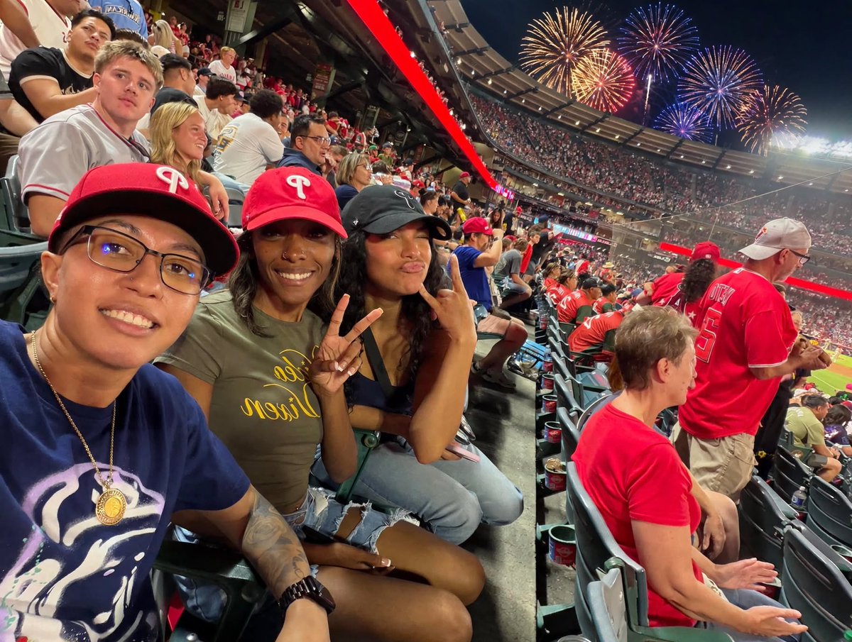 phillyphan18's tweet photo. Always good time with my Peeps. GO PHILS!!!!#Ringthebell https://t.co/Esyl3XqcwZ