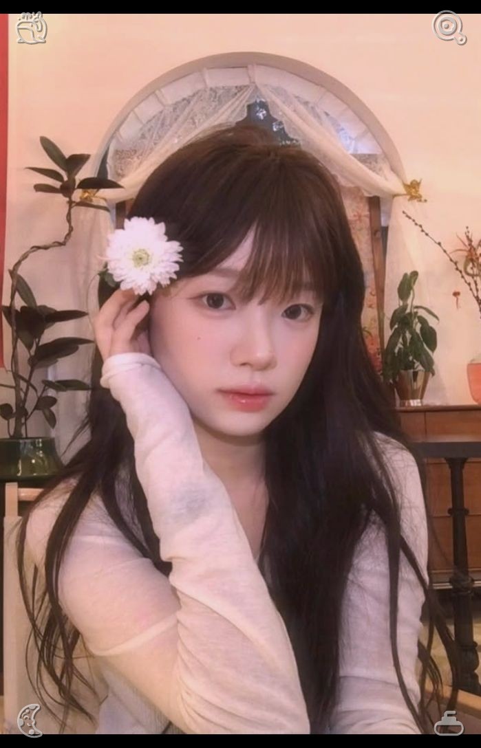 lovemin1031's tweet photo. 🦹 Art Gallery Display of Sculptures. The artworks are being shown. At precisely seven o'clock, a knock sounded at her door. Elena inhaled deeply, straightened her outfit, and pulled it open. There stood Julian, dressed in a pale top and dark trousers, holding a modest bunch of https://t.co/CHCNXdlc5S