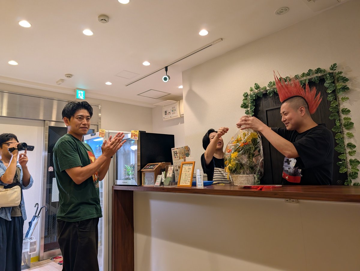 fuh0220_FUH's tweet photo. 20260904 コミュニティスタンド咲プレオープン！にーくんおめでとう🥳  みんなで乾杯してワチャワチャして、まゆちゃんのライブ観て、楽しいお祝いでした✨
（めちゃくちゃ楽しい写真イッパイあるんだけど諸々考慮したら載せられないwので、内々で配布します😸） https://t.co/Cba2dKrH4h