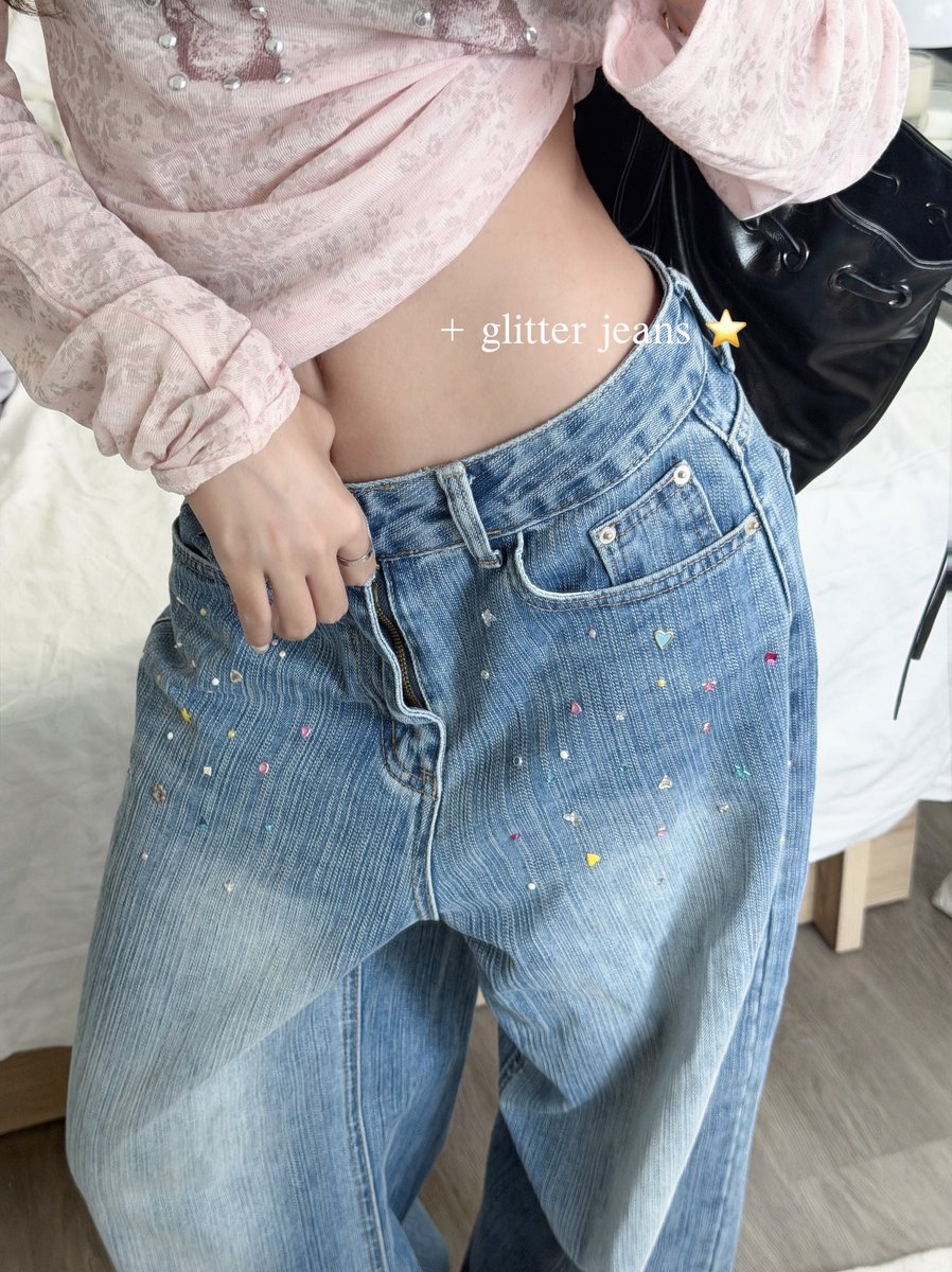 yoxrgravity's tweet photo. ให้เลย อยู่ๆก็เข้าเทรนด์ bedazzled ⭐️💘🥣 ใส่ไปคาเฟ่มาน่าร้ากมาก ซักรอบที่ 101 glitter ยังอยู่ครบ คนสูง 150+ พับขาได้เลย น่ารัก ไม่แปลกใจ sold out ไว onniiroom ชีเติมของละ https://t.co/hUFB35VbWi