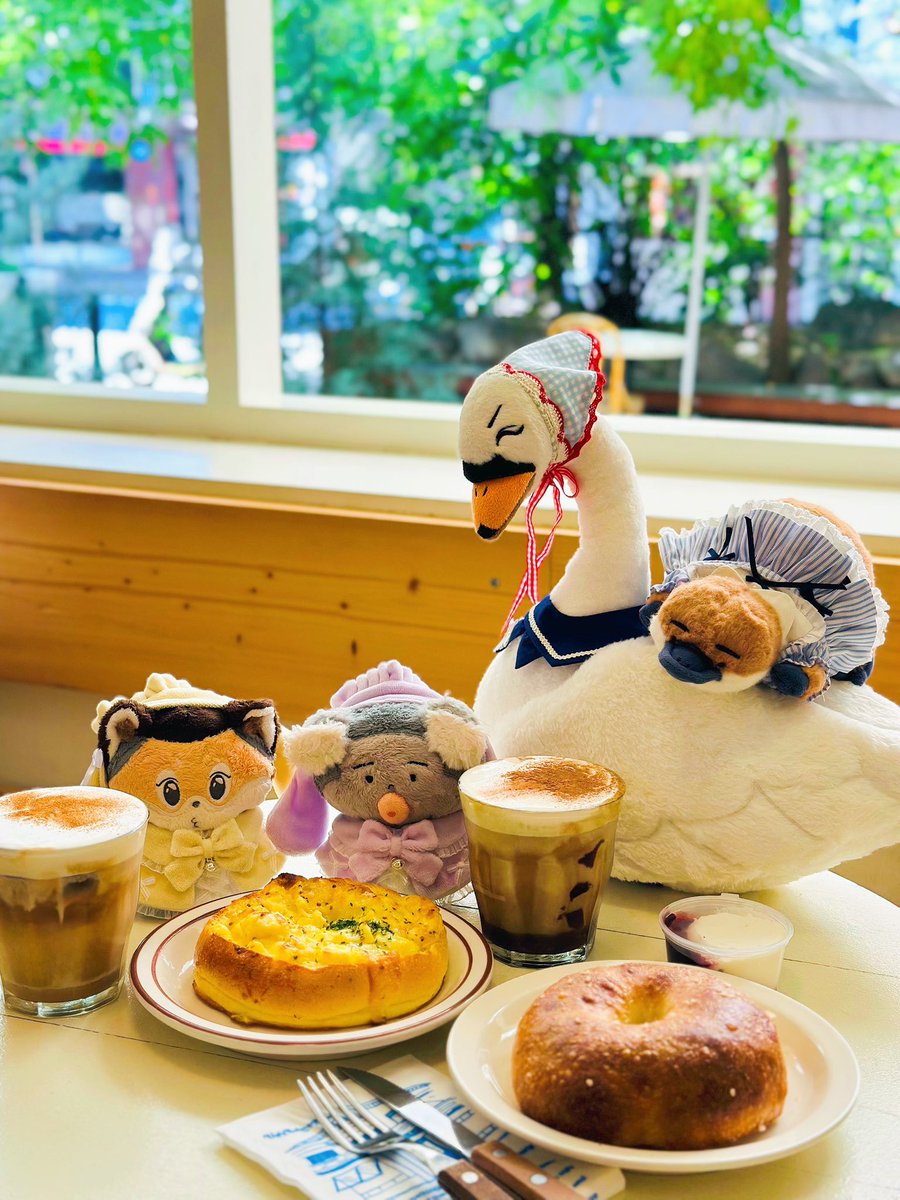 circesummer's tweet photo. Day 2
𝗛𝗲𝗹𝗹𝗼, 𝗠𝗼𝗿𝗻𝗶𝗻𝗴˙˘˙♡
貝果🥯🥚🫐☕️
寶包打卡📷
 멋진新世界 車世界約會麵包店🍞💕
#특별전형_뿅 https://t.co/eqBykNs2UA