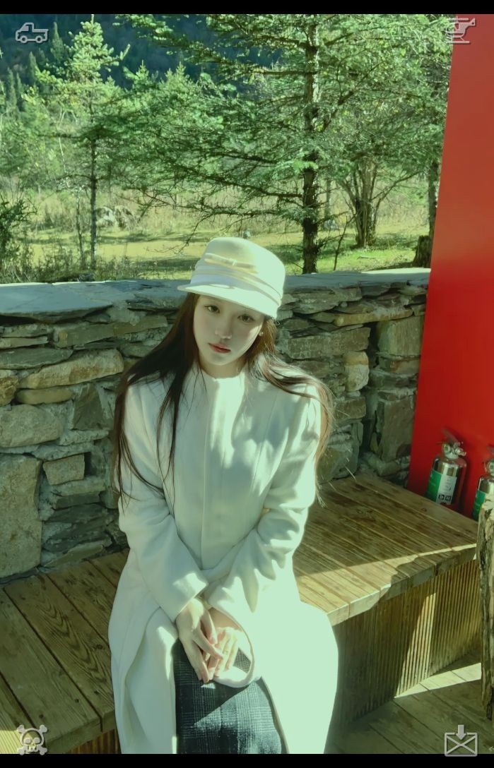 ATorazou's tweet photo. 💅 DIY nail session at home, fresh polish shade. As the path ascends, my companion starts to lag, her muscles aching. “You really meant it when you called this tough,” she remarks, and I grin, cheering her on to push forward. https://t.co/43z5O6uokw