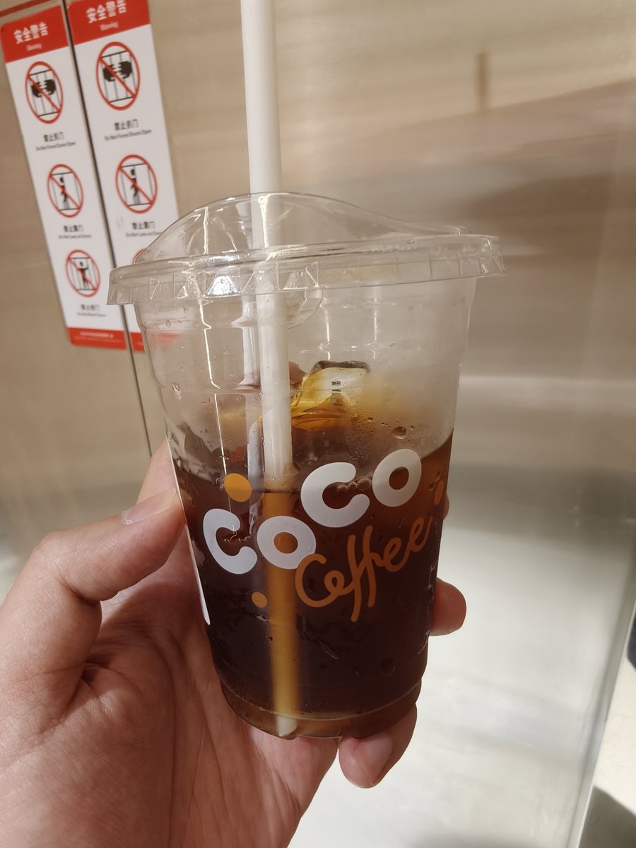 i5eyri's tweet photo. coco的咖啡味道跟水一样，美团一块钱一杯，价格也跟水一样。 https://t.co/kKyxsXrIFe