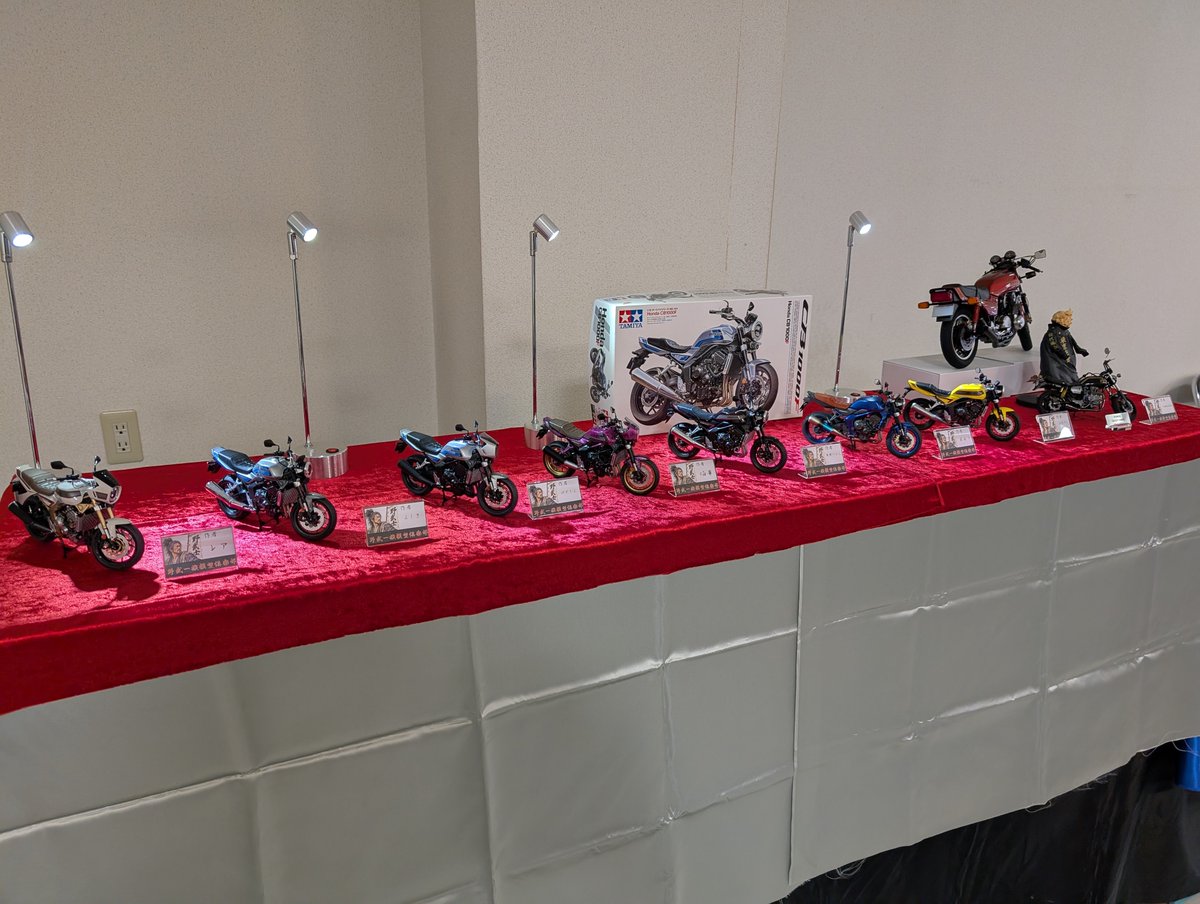 honoca_62's tweet photo. 設営完了しました〜。
2日間よろしくお願いします。今回はバイク中心に展示してます⸜(*´ᗜ`*)⸝
#小樽アニパ
#ガンプラジオ
#野部一族模型倶楽部 https://t.co/iMydNgszHk
