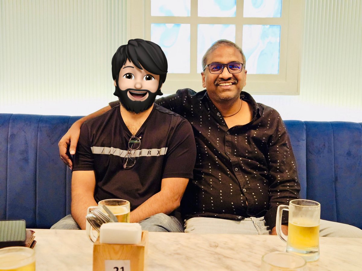 urskkrishna's tweet photo. ఎదురైన ప్రతి ప్రతికూలతనూ సంకల్ప బలంతో అధిగమించి, స్వయంకృషి తోడుగా ప్రతి అడుగులోనూ విజయాన్ని సాధిస్తూ, నిత్యం ఆయురారోగ్యాలతో, సుఖసంతోషాలతో మీ జీవితం వెలుగొందాలని మనసారా ఆకాంక్షిస్తూ… హార్దిక జన్మదిన శుభాకాంక్షలు! @yskanth 💐🎂🎉🍻
మీ స్నేహం ఒక వరం సామీ 🙏🏼
#HBDSKY https://t.co/XyMtk4harY