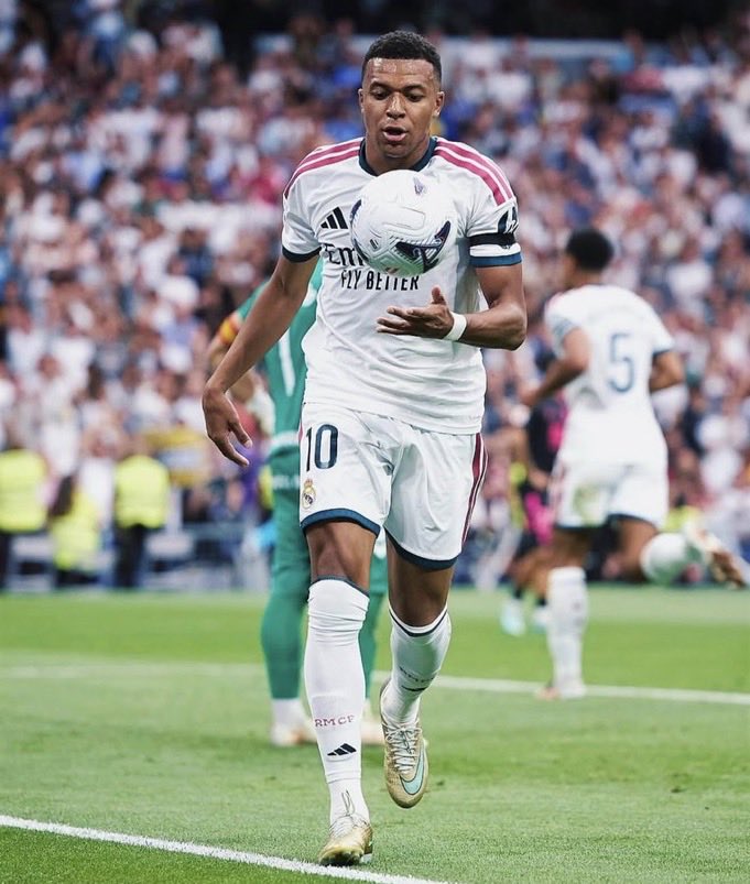 TheHateCentral2's tweet photo. BCMbappe has the MOST big chances missed (8) in all leagues, with the next closest having 5.

A LEAGUE OF HIS OWN. 👑 https://t.co/ZQJk3ZQ22K