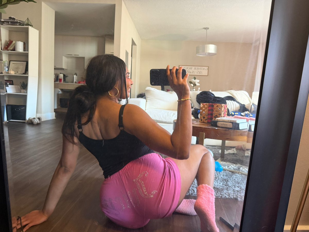 veronica2fine's tweet photo. ❤️‍🔥✨🌸💫 https://t.co/ma1gng0Zim