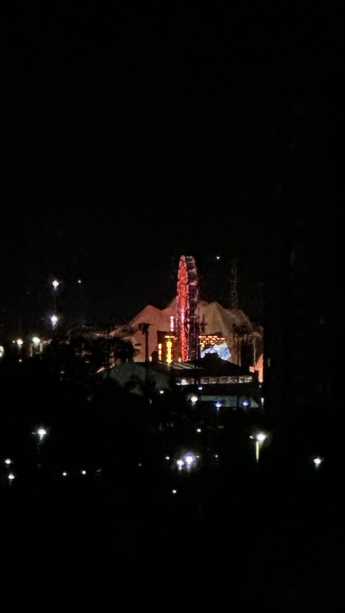 GhostMustD1e's tweet photo. Assistindo de camarote o palco sunset https://t.co/e6XR1EeruU