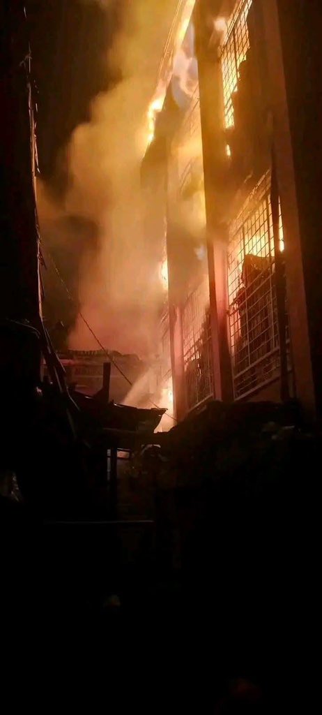 tudunwada__mi's tweet photo. JUST IN: Fire outbreak at Wambai Market, Kano. https://t.co/J3z36VcKpC