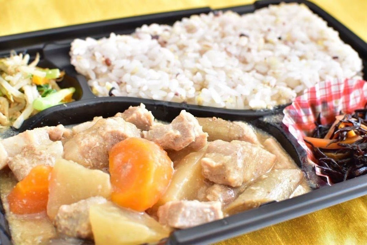 BPKoconadining's tweet photo. 本日のお弁当🍀

【日替わり】
鶏のカレー焼き

【おすすめ】
豚肉と根菜の胡麻味噌煮

【魚の日替わり】
鮭のタルタル焼き

毎週土曜日は『まとめ買いお得の日』🌷
お電話でのご予約でお得なサービスもございます。ぜひご利用ください🙌 https://t.co/Qb29ztKnaU