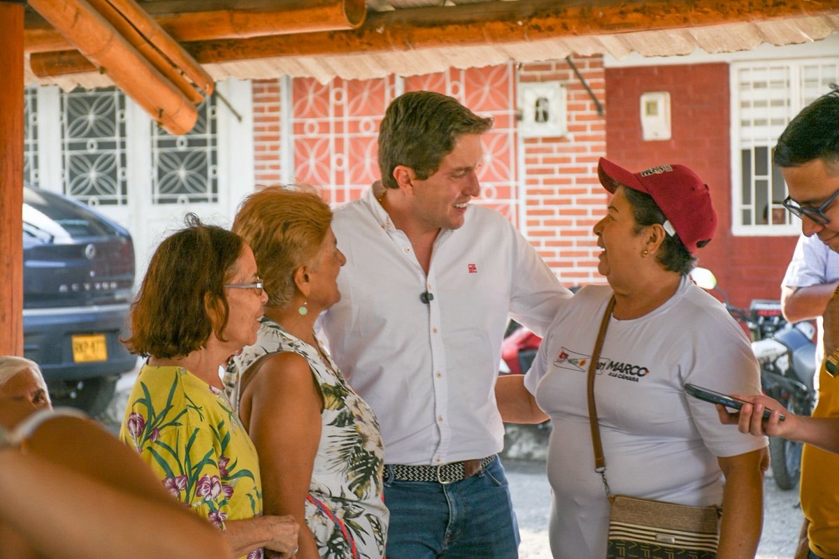 marcoemiliohr's tweet photo. #DeLaCámaraAlPueblo Estamos visitando las comunas de Ibagué para contarle a nuestro pueblo qué hemos hecho en nuestro primer mes en el Congreso. Desde nuestra curul, vamos a rendirle cuentas constantemente a la ciudadanía, porque nuestro proyecto se construye desde lo colectivo. 🇨🇴