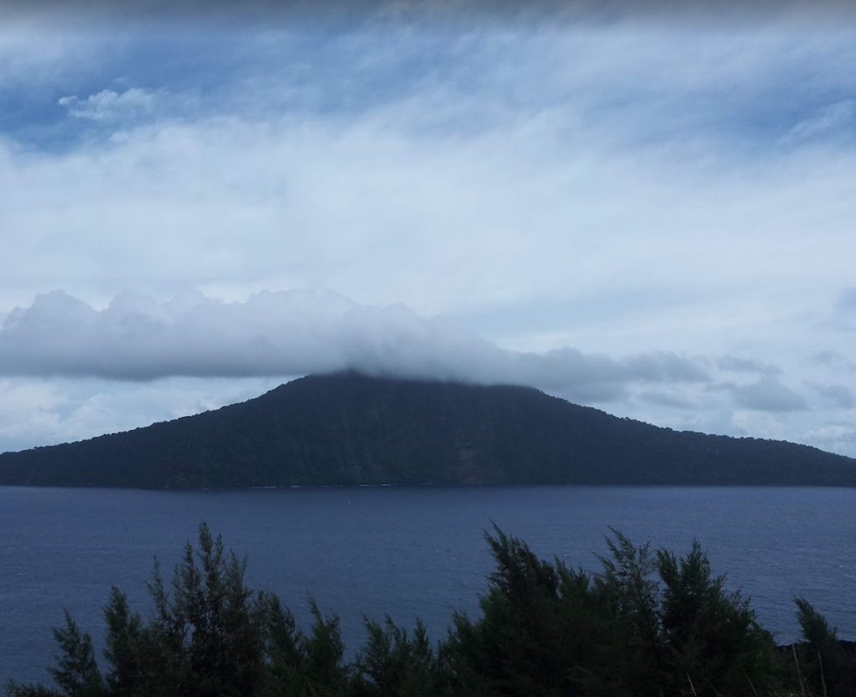 BflyEff's tweet photo. Bronologis kelahiran hingga letusan hebat Anak Krakatau

- 1883: Kiamat Krakatau Purba
- 1927: Lahirnya sang "Anak"
- 1930 - 2000-an: Fase Pertumbuhan Kilat
- Juni - Desember 2018: Fase Erupsi Pemuntah Lava
- 22 Desember 2018: Longsoran Maut & Tsunami Senyap
- Senin, 31 Agustus 2026: Awal Gemuruh Pembuka
- Jumat pagi, 4 September 2026 (Kemarin): Rentetan "Triple" Tak Terlihat
- 4 September 2026, Pukul 05.46 WIB: Semburan Abu Hitam Tebal
- 5 September 2026 (Hari Ini), Pukul 00.01 WIB: Erupsi Tengah Malam
- Pagi Ini, 5 September 2026: Status Siaga (Level III)