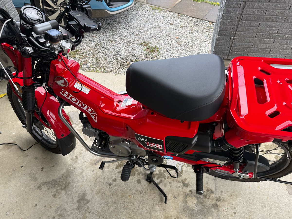 teammho's tweet photo. ホンダの決算資料、数字だけ見ると笑えないレベル。

EV事業の損失、1兆3000億円超。
最終赤字、4239億円。
そんな年に、二輪事業は過去最高益。

四輪が転んでる横で、バイクだけ黙々と自己ベスト更新してた、という構図。会社の看板を支えてるのがどっちなのか、決算書が正直に教えてくれる。 https://t.co/9NAvvl9Y3r