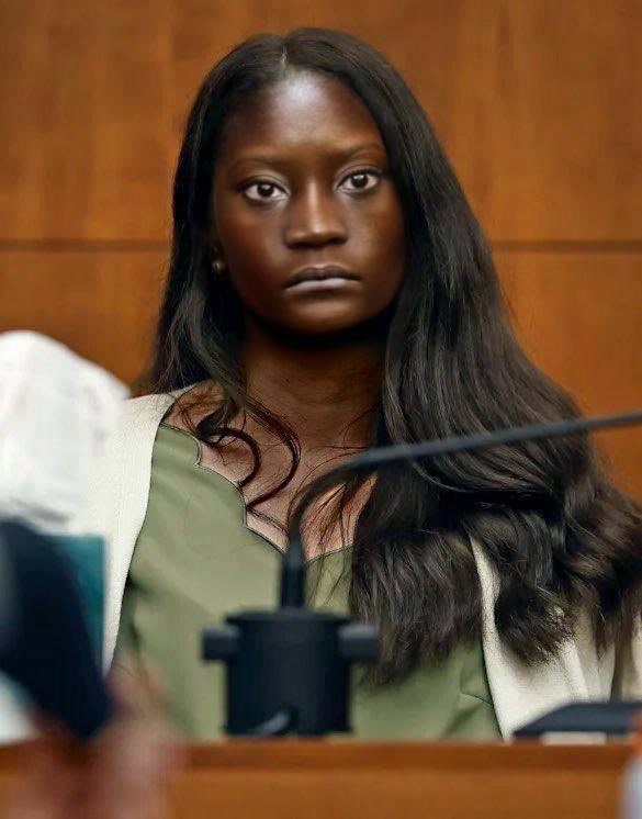 VLONEPREDATOR's tweet photo. Here’s what Lindsay Clancy would look like if she was black or chinese https://t.co/1WwJxQwWZB