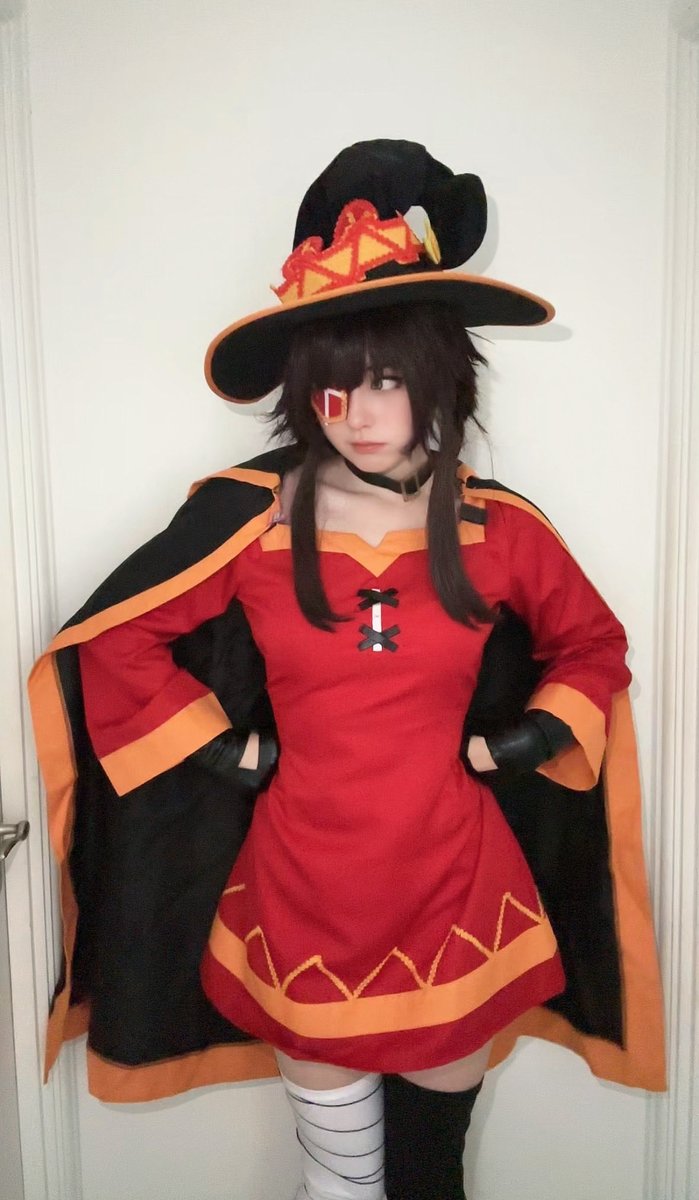 SheriCoss's tweet photo. Megumin with Chiikawa socks #megumin #cosplay #konosuba https://t.co/WlI8zhsNSM