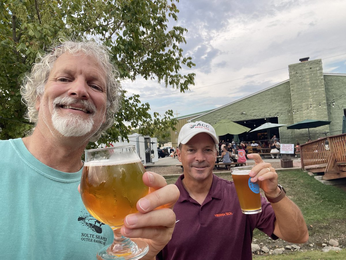 paulpetera's tweet photo. Cheers from Parkway Brewing in Salem, VA. Beat VMI. https://t.co/vaZ1tT38bV