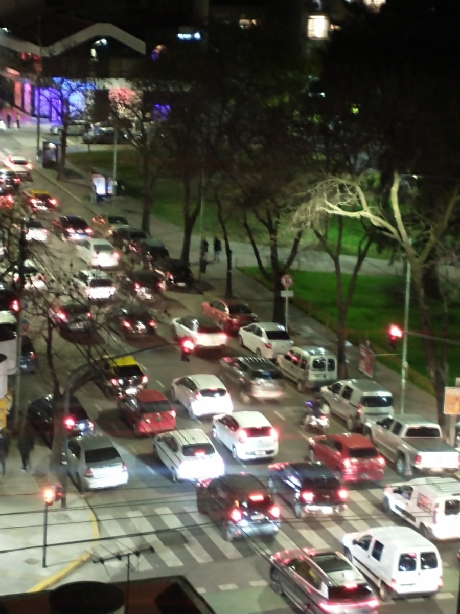 JAZTW's tweet photo. @jorgemacri Así ahora y todo el día #villaurquiza x barrera rota en paso nivel Monroe y Miller. #caos #jorgemacri @gcba RT https://t.co/wHgEvvPpsk